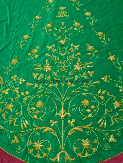 Manto verde de la Virgen de la Cabeza de Rute, cola.